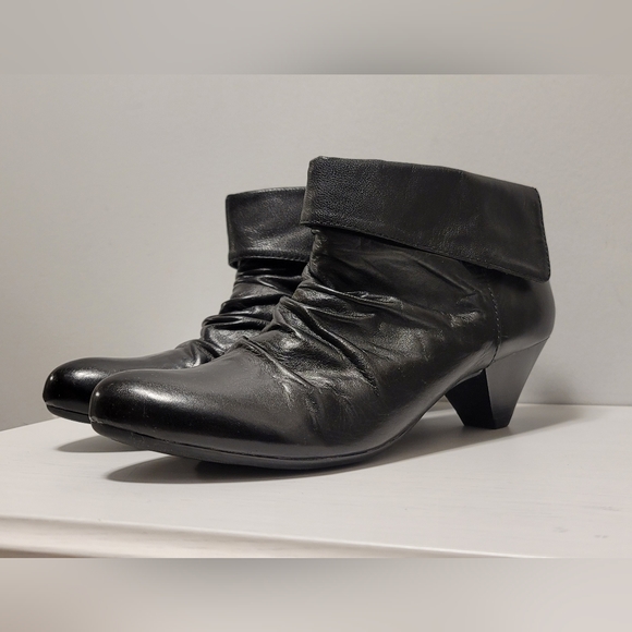 New, Genuine Leather Black Ankle Booties. Retro styled - Picture 2 of 10
